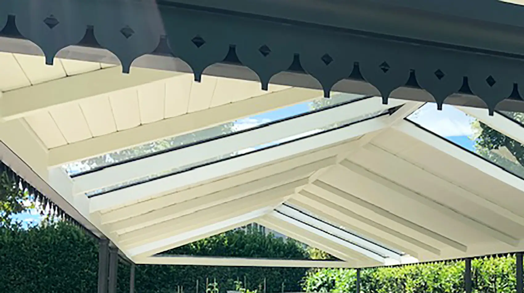 A -ventilated canopy roof