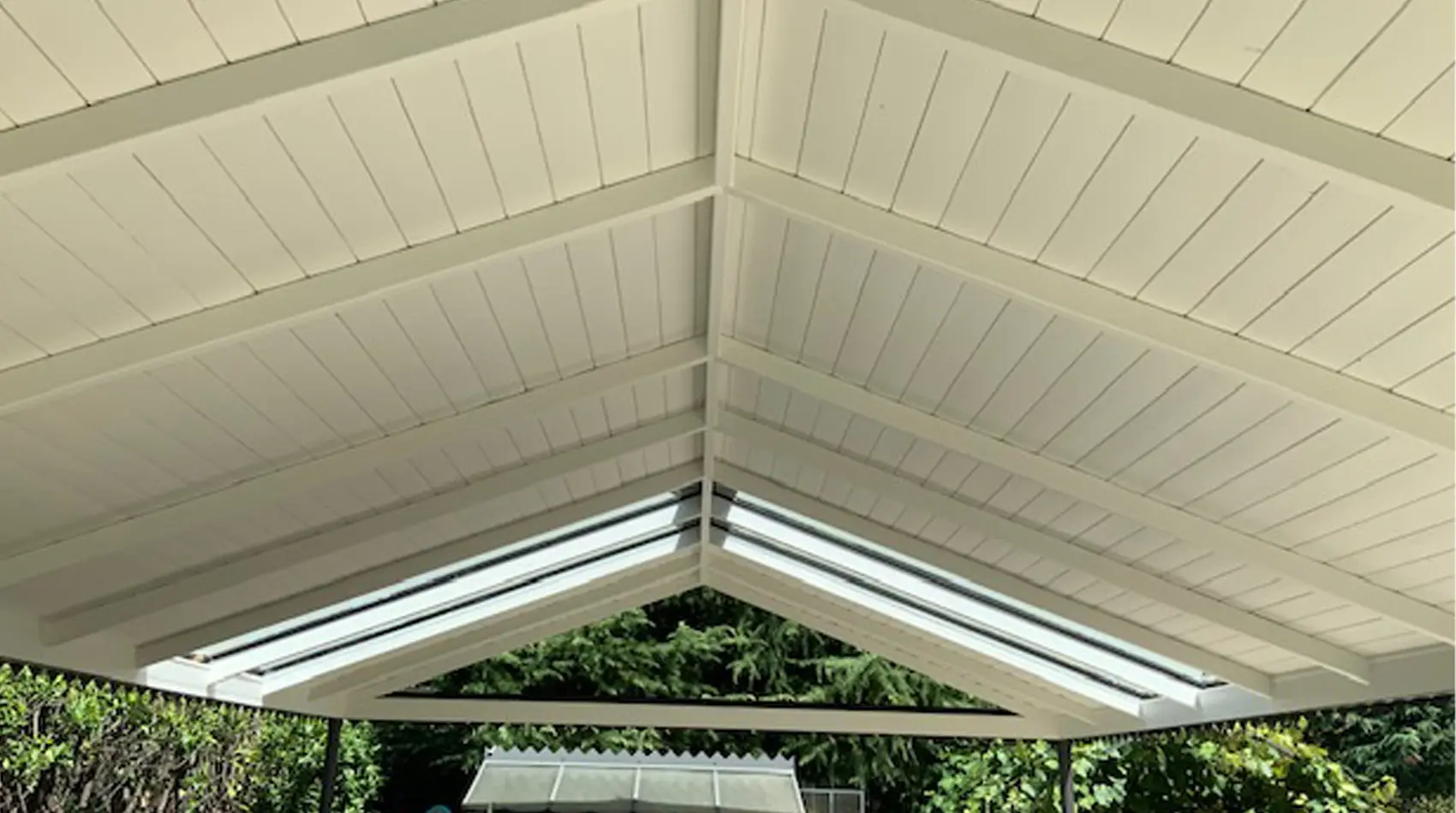 A -ventilated canopy roof